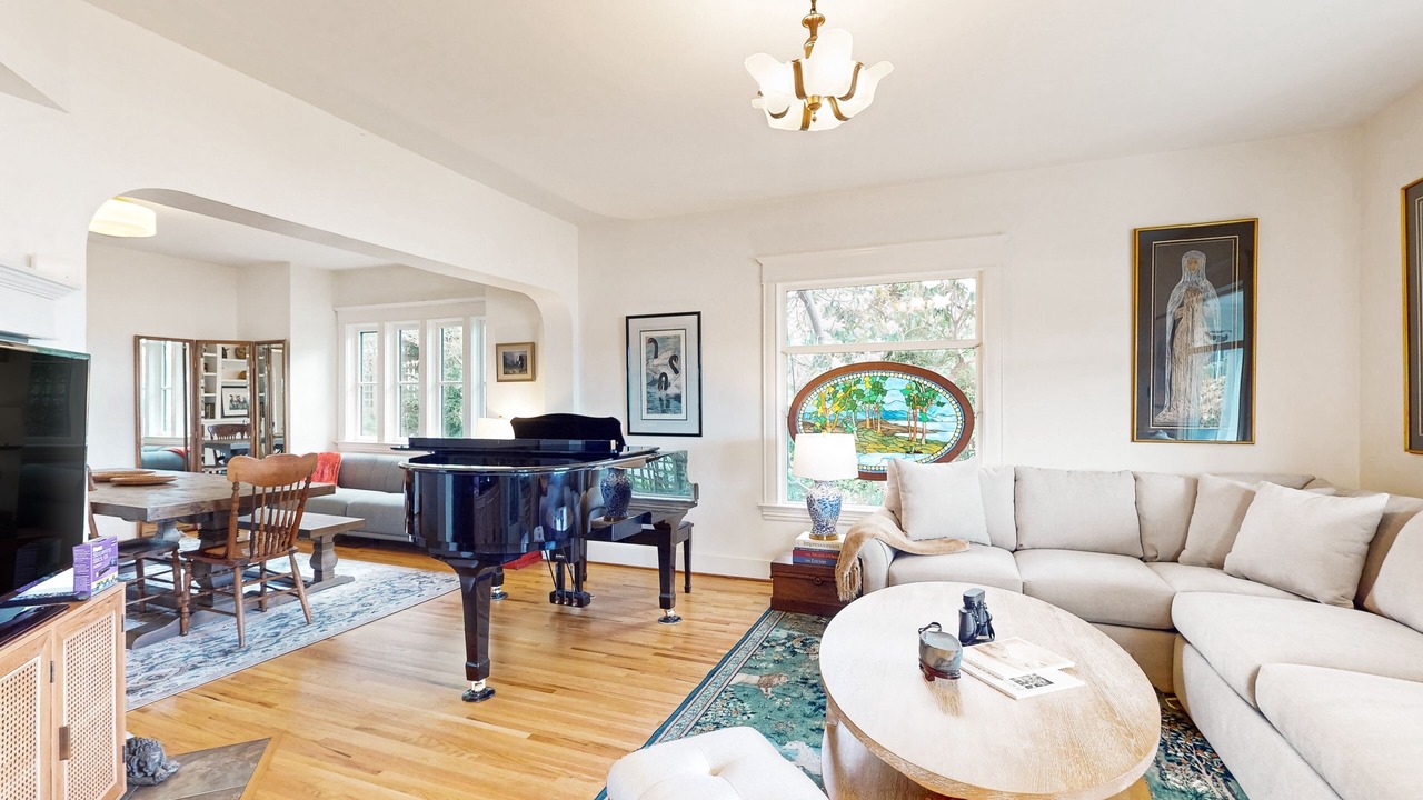 Photo of Livingroom in Kingston