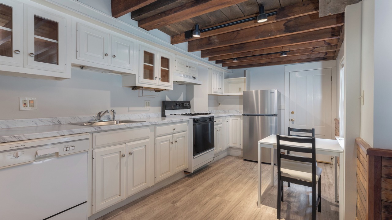 Photo of Kitchen in Thompson Square - Bunker Hill