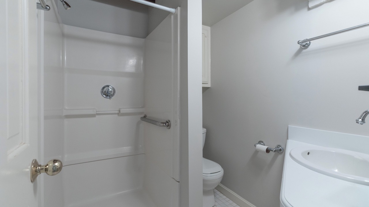 Photo of Bathroom in Thompson Square - Bunker Hill