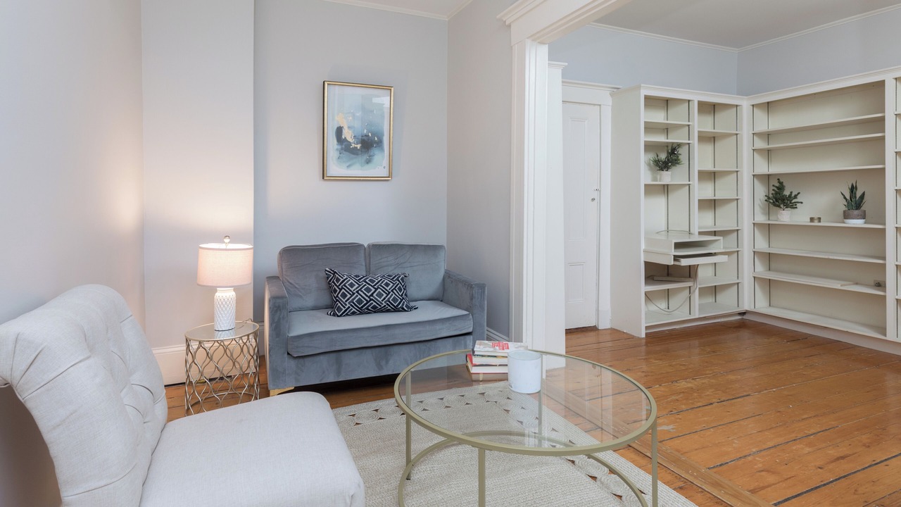 Photo of Livingroom in Thompson Square - Bunker Hill