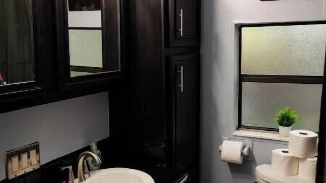 Photo of Bathroom in Lobelville