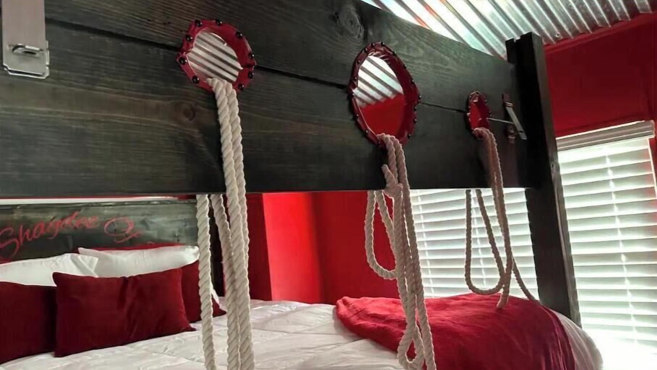 Photo of Bedroom in Lobelville