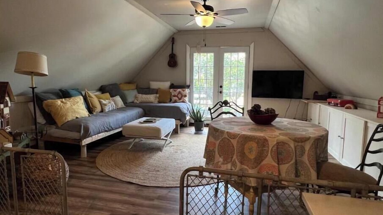 Photo of Livingroom in Northeast Virginia Beach