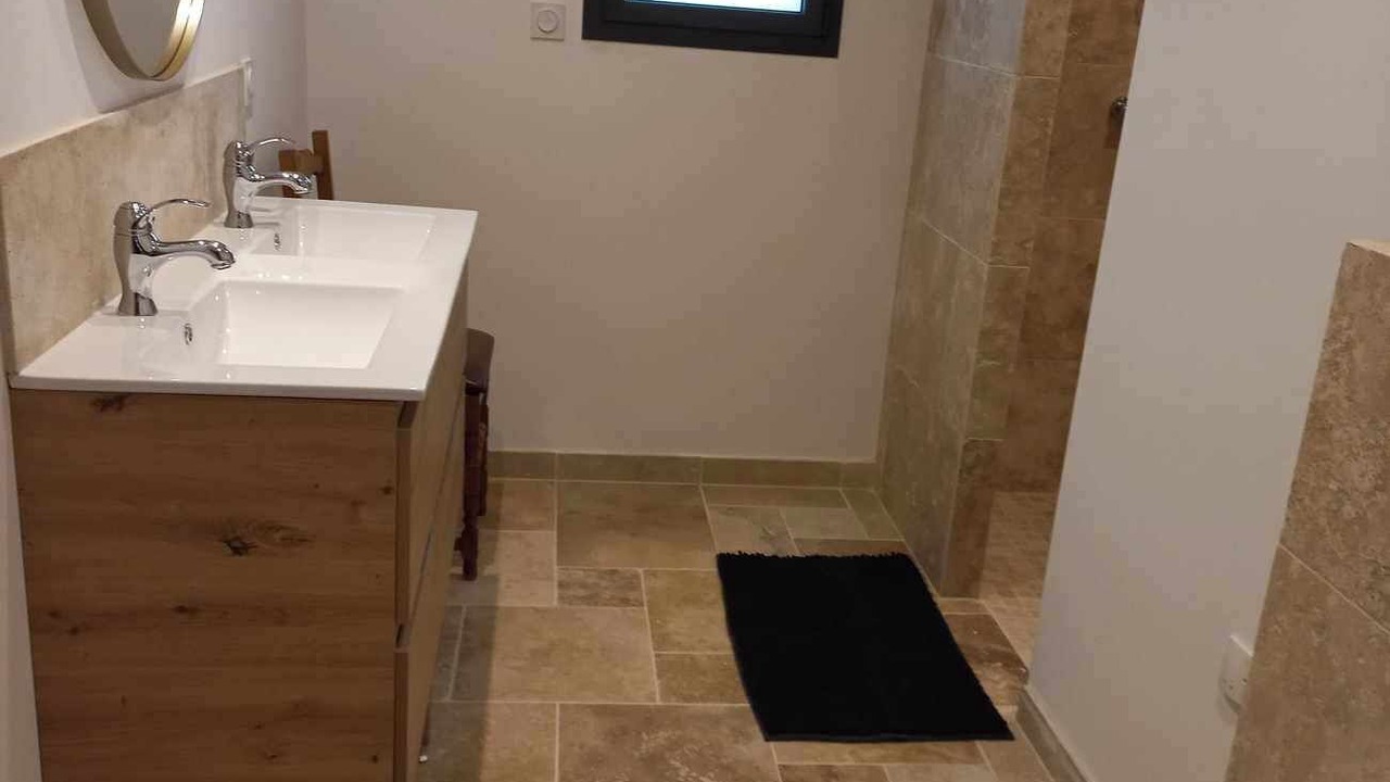 Photo of Bathroom in Faucon