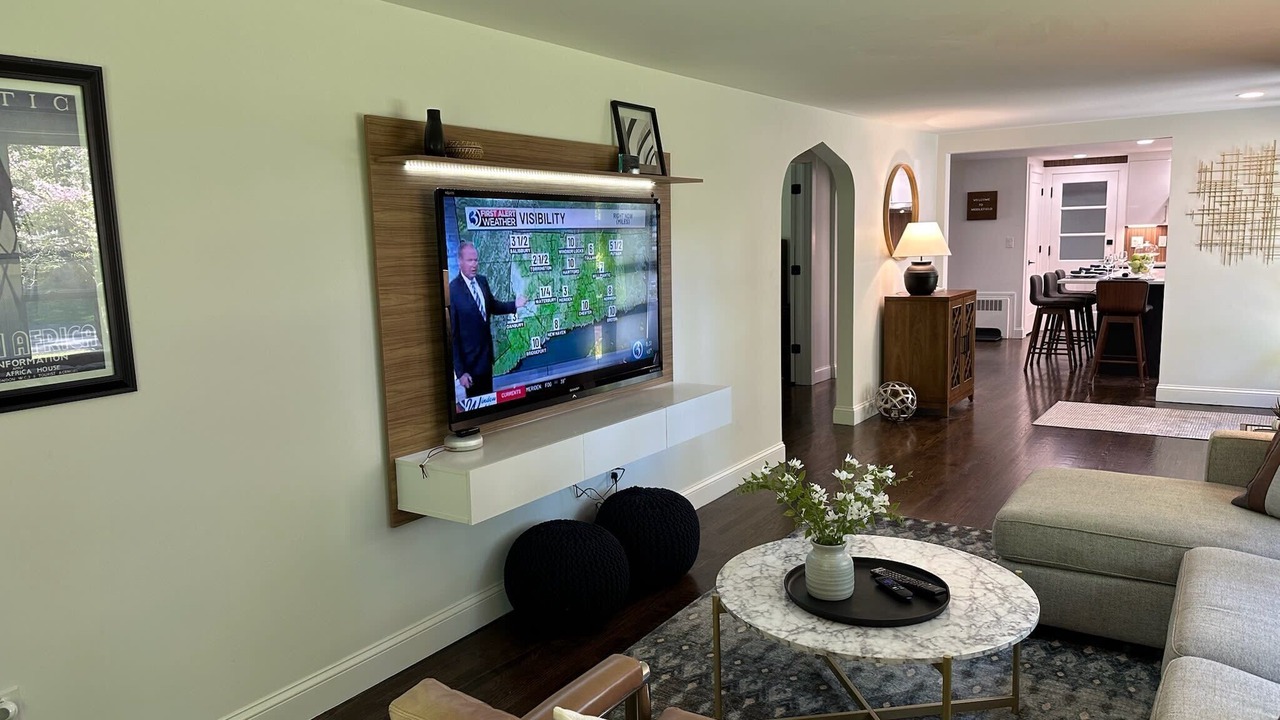 Photo of Livingroom in Middlefield