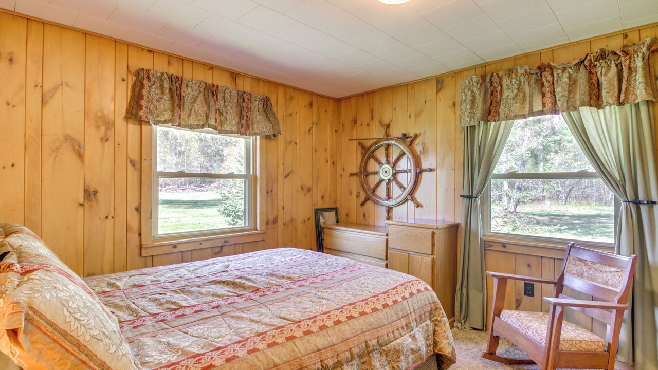 Photo of Bedroom in Emily