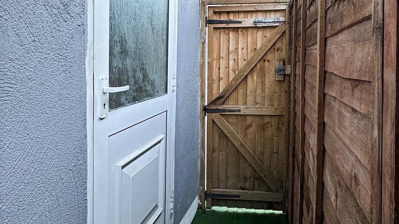 Photo of Outdoor in Enfield Highway