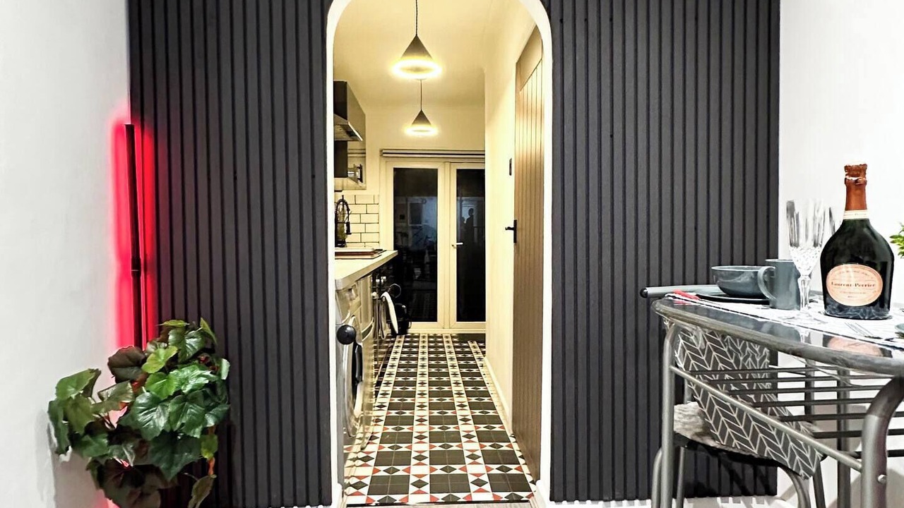 Photo of Others in Enfield Highway