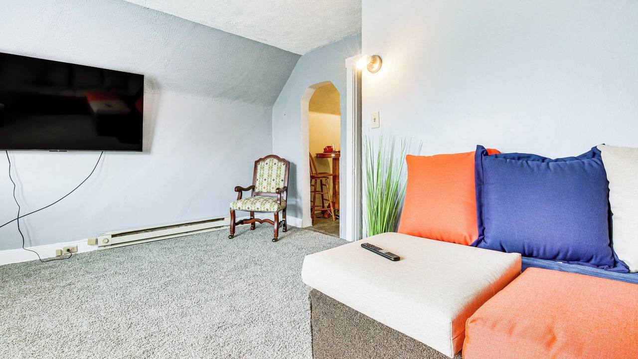 Photo of Livingroom in Roselawn Finance