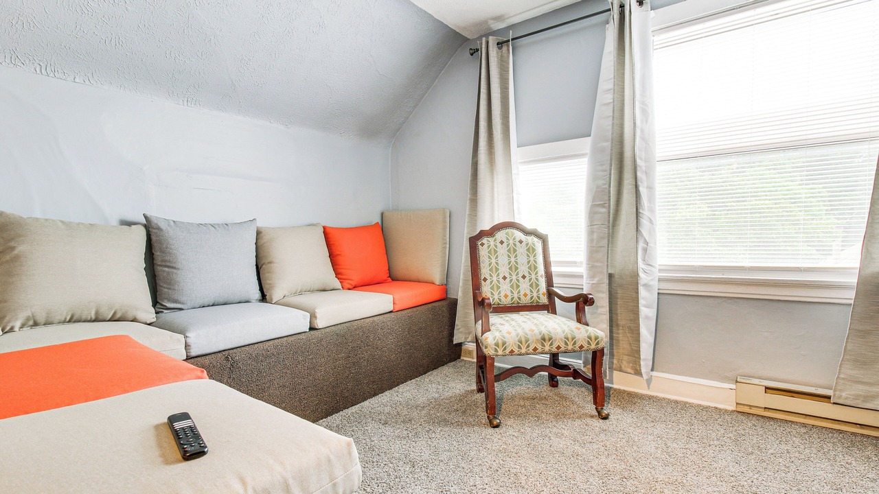Photo of Bedroom in Roselawn Finance