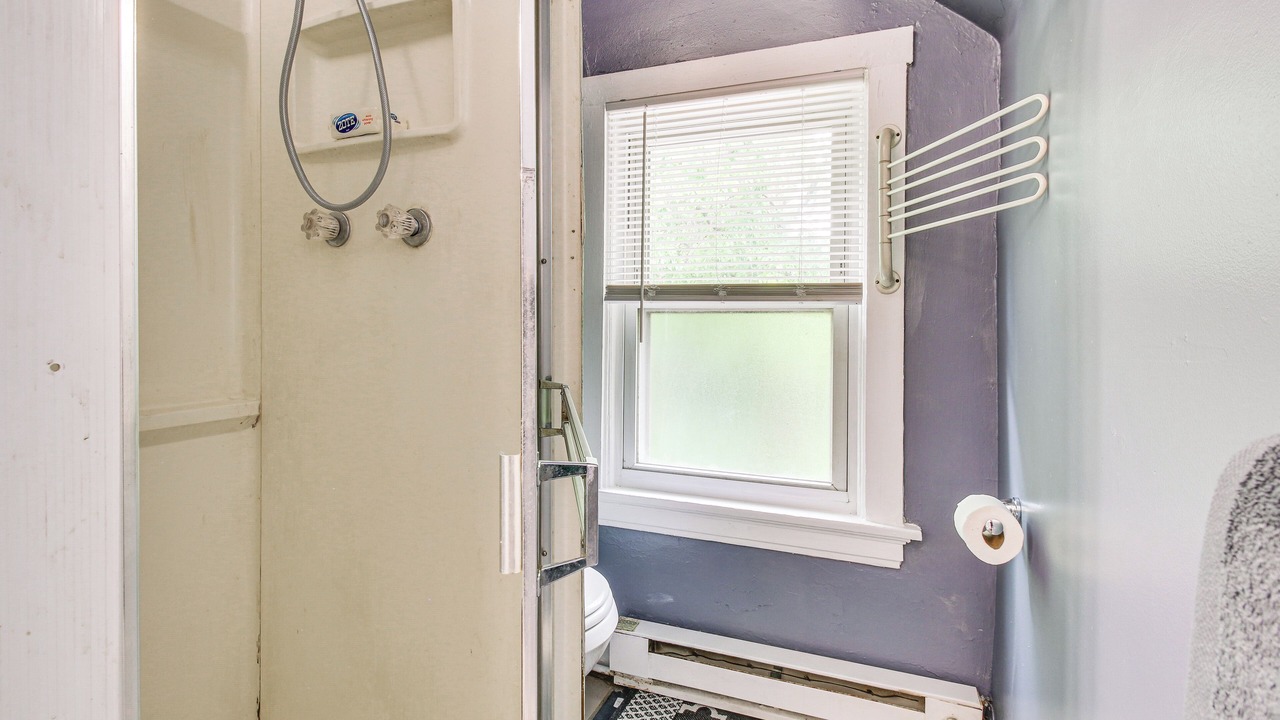 Photo of Bathroom in Roselawn Finance