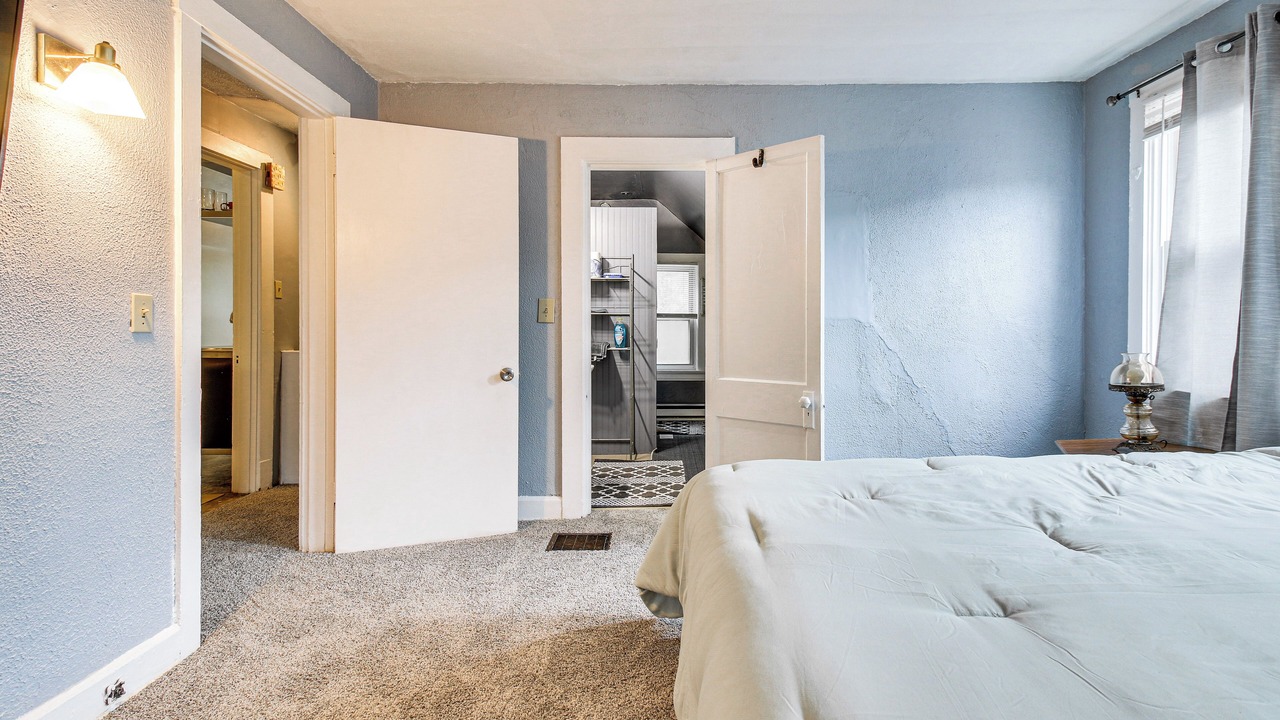Photo of Bedroom in Roselawn Finance