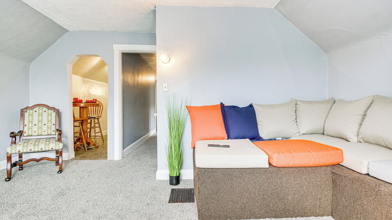 Photo of Livingroom in Roselawn Finance
