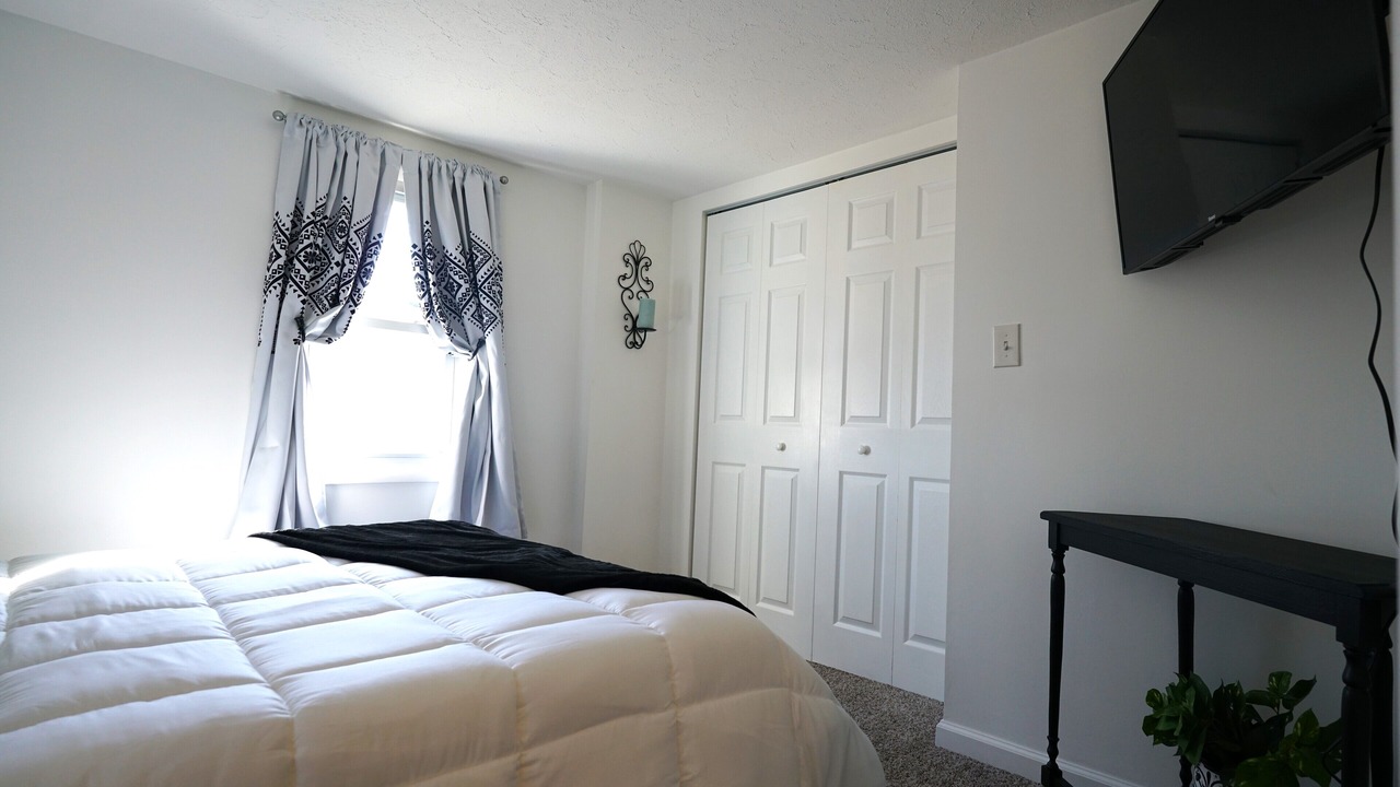 Photo of Bedroom in Elyria