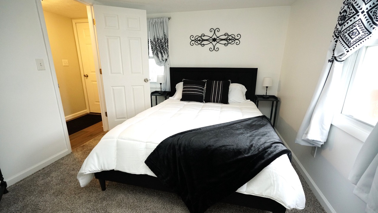 Photo of Bedroom in Elyria