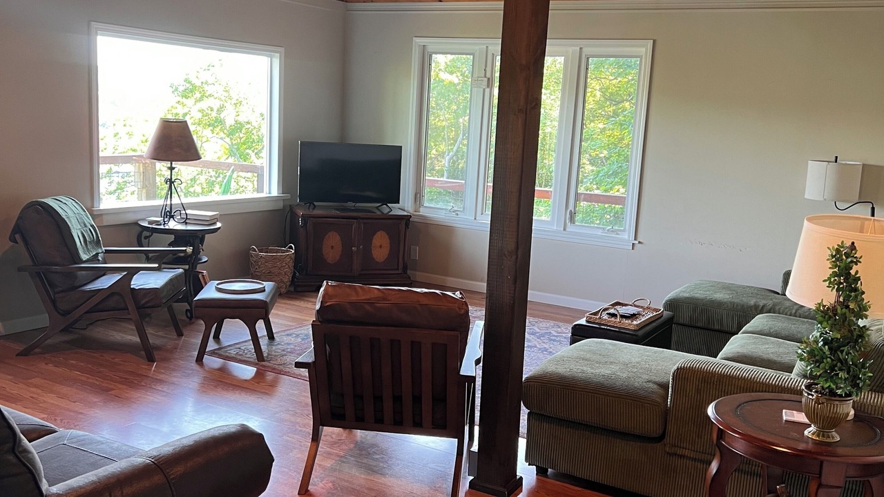 Photo of Livingroom in Kimberling City