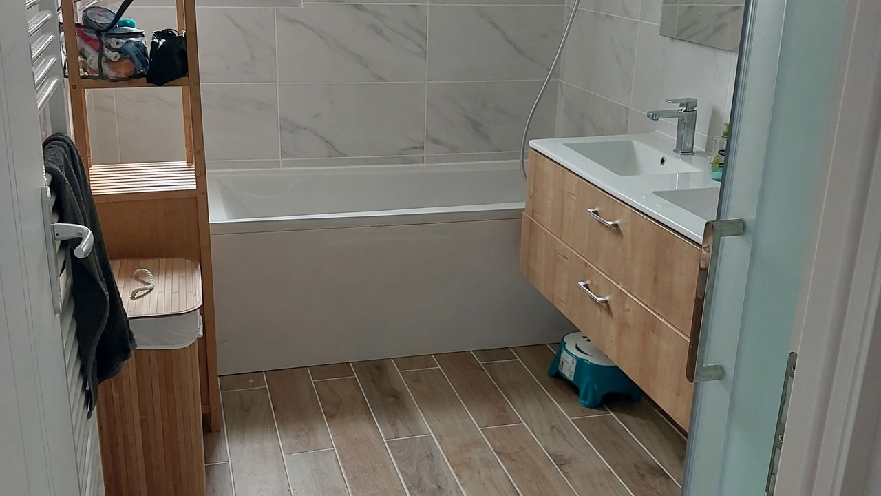 Photo of Bathroom in Lesperon