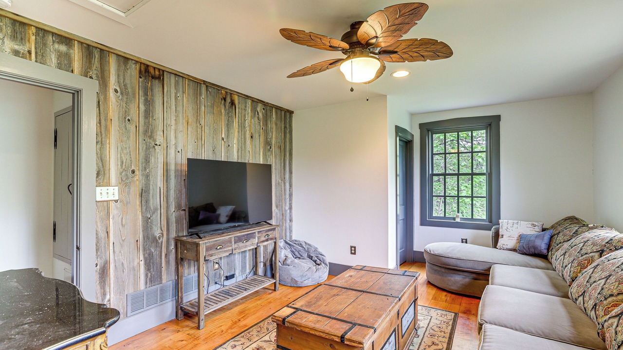 Photo of Livingroom in New Haven