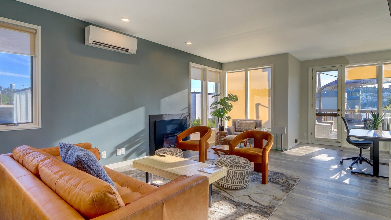 Photo of Livingroom in Eastlake