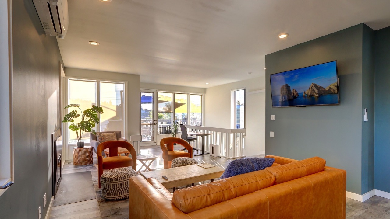 Photo of Livingroom in Eastlake