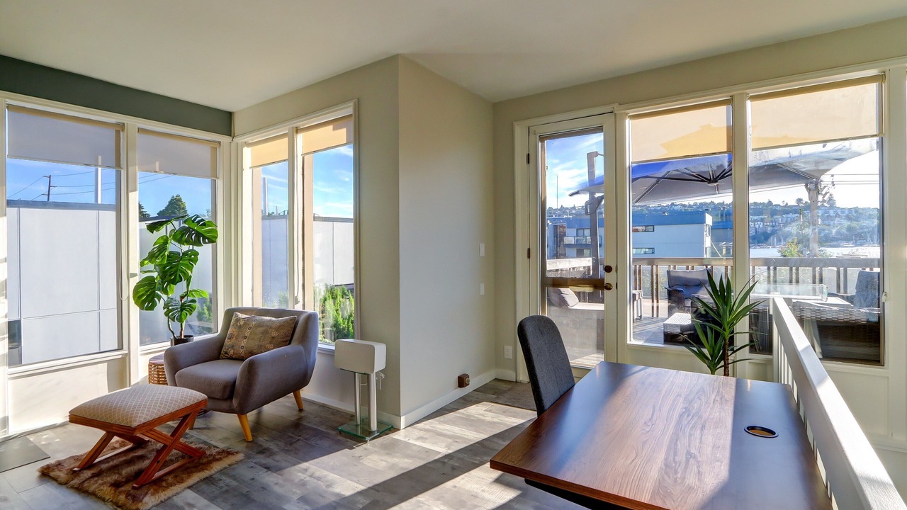 Photo of Livingroom in Eastlake