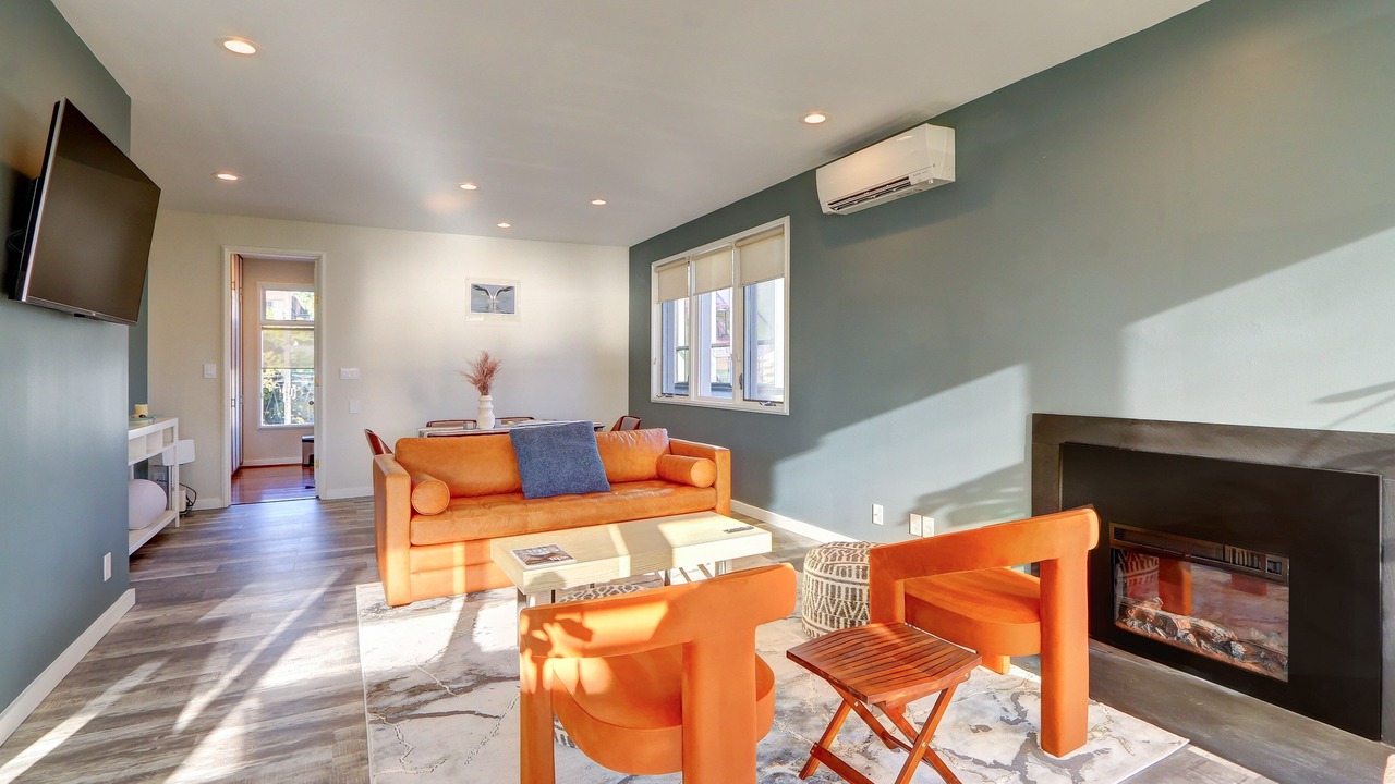 Photo of Livingroom in Eastlake