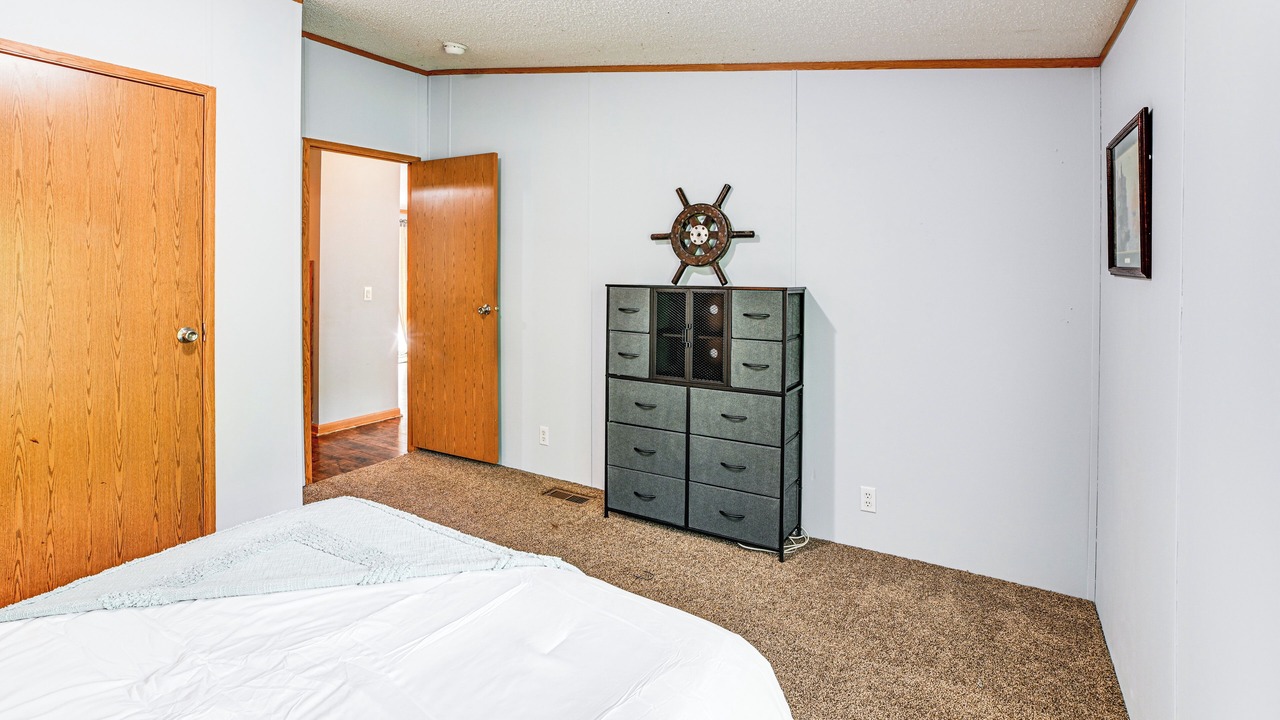 Photo of Bedroom in Kuttawa
