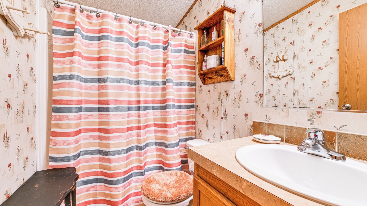 Photo of Bathroom in Kuttawa