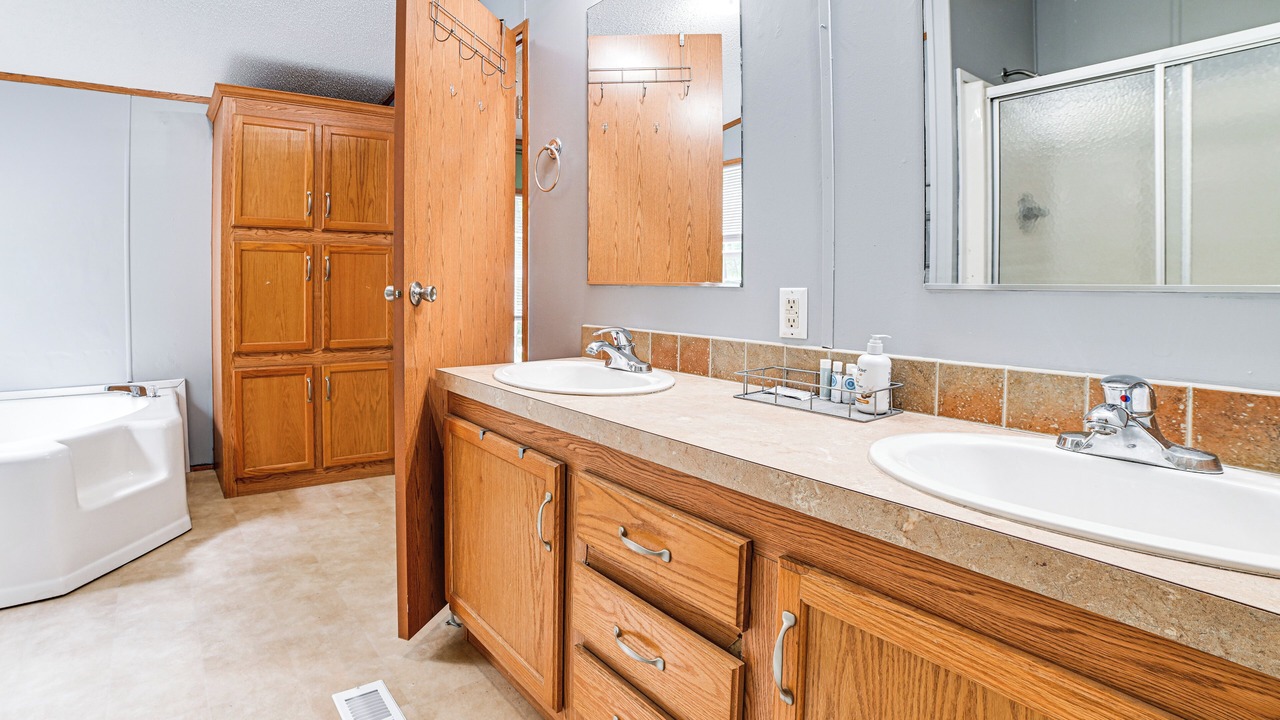 Photo of Bathroom in Kuttawa