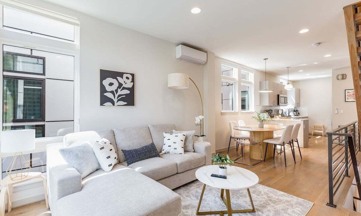 Photo of Livingroom in East Queen Anne