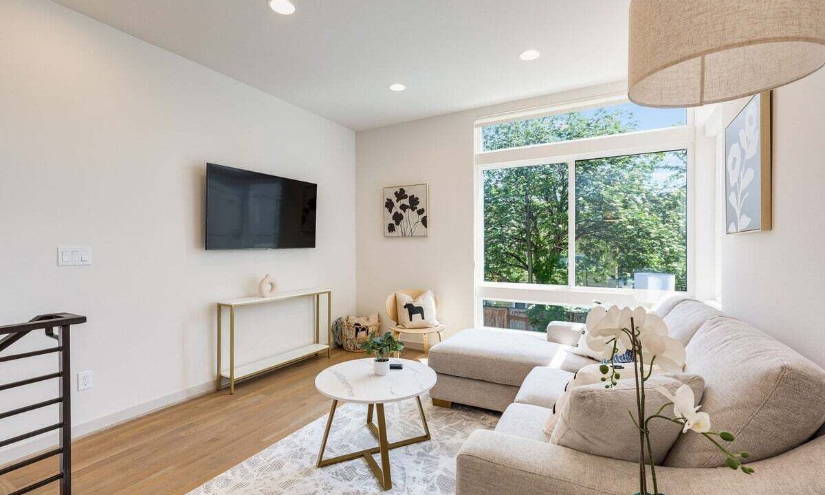 Photo of Livingroom in East Queen Anne