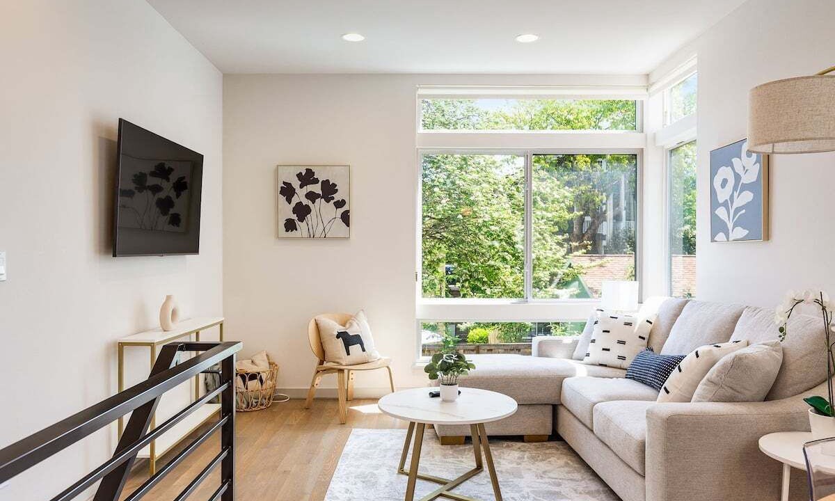 Photo of Livingroom in East Queen Anne