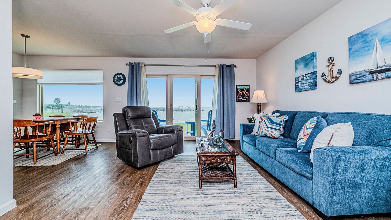 Photo of Livingroom in Harbor Oaks