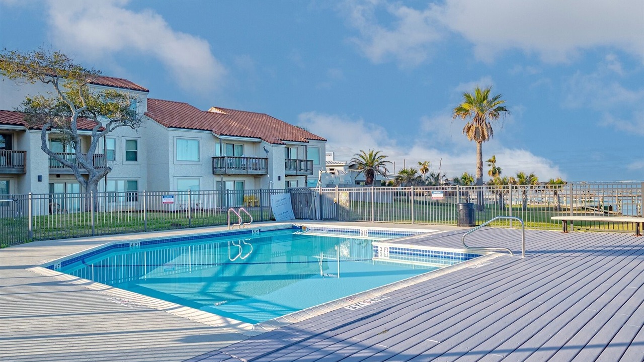 Photo of Outdoor in Harbor Oaks