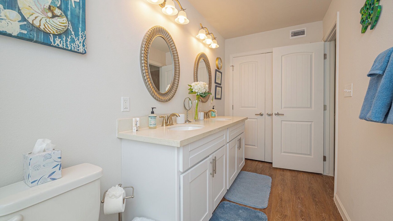 Photo of Bathroom in Harbor Oaks