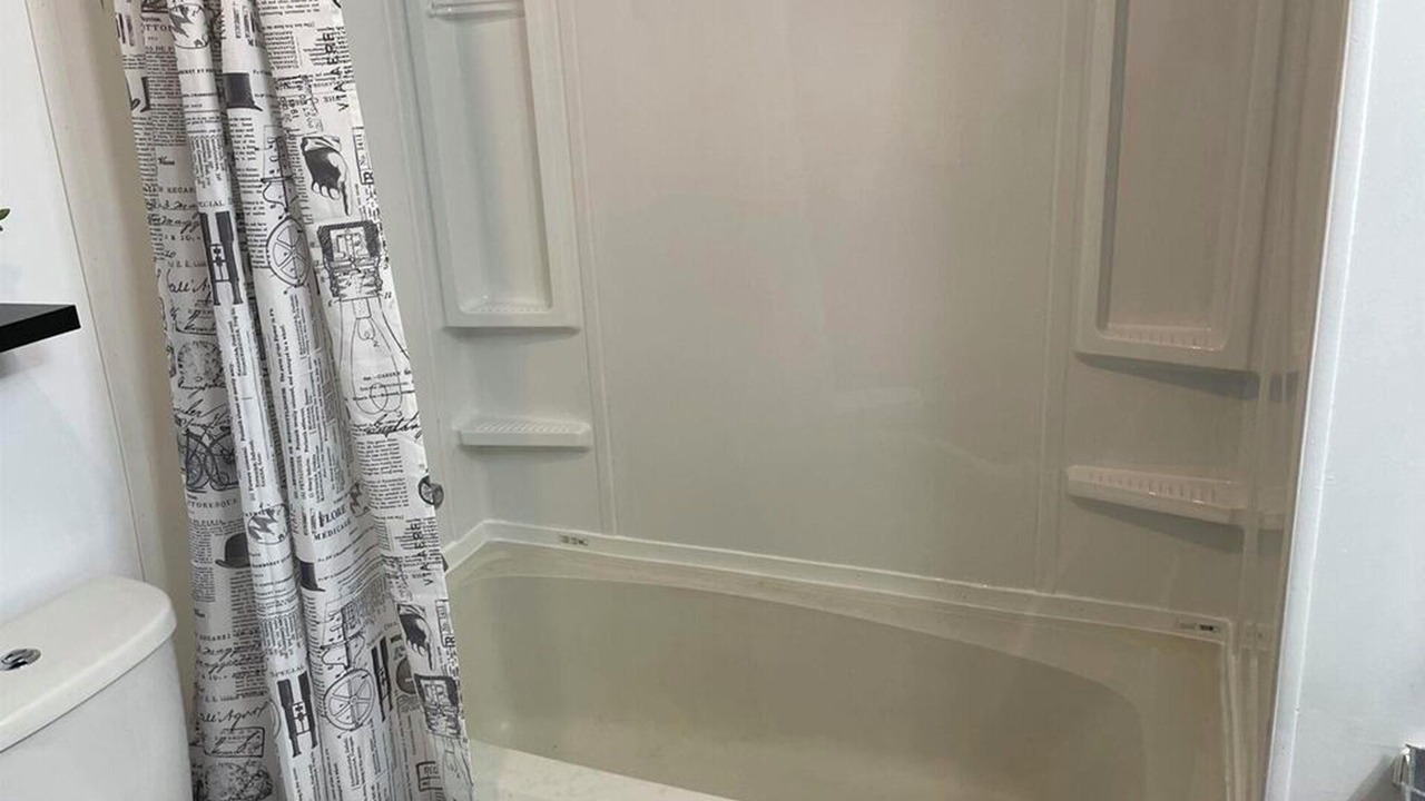 Photo of Bathroom in New Victoria
