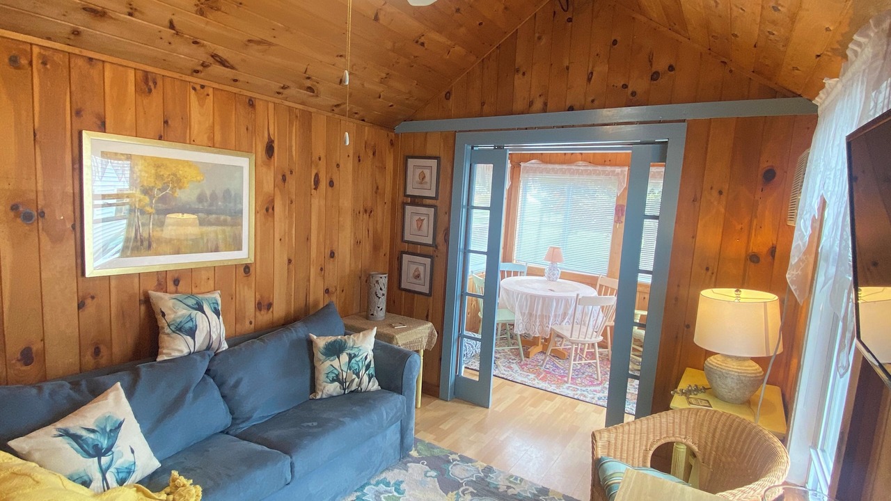 Photo of Livingroom in Moody