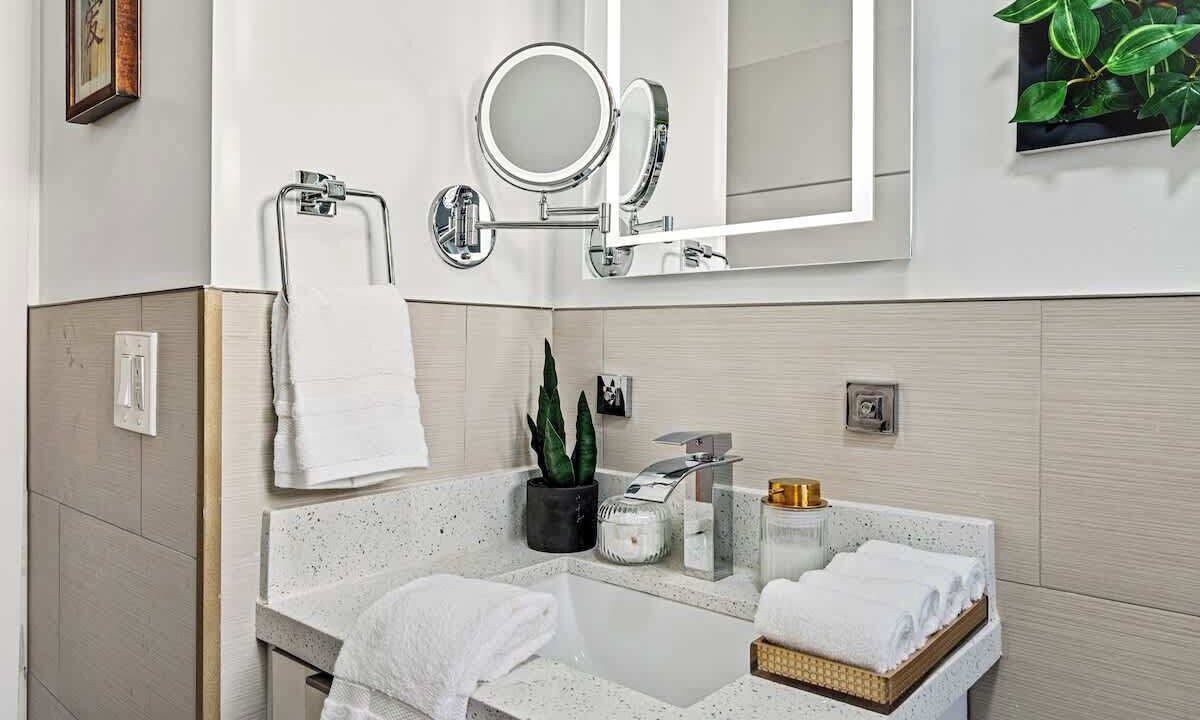 Photo of Bathroom in Sunset