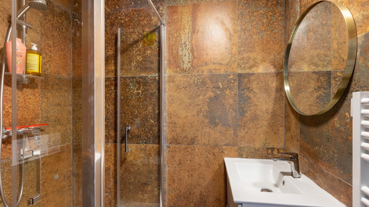 Photo of Bathroom in Err