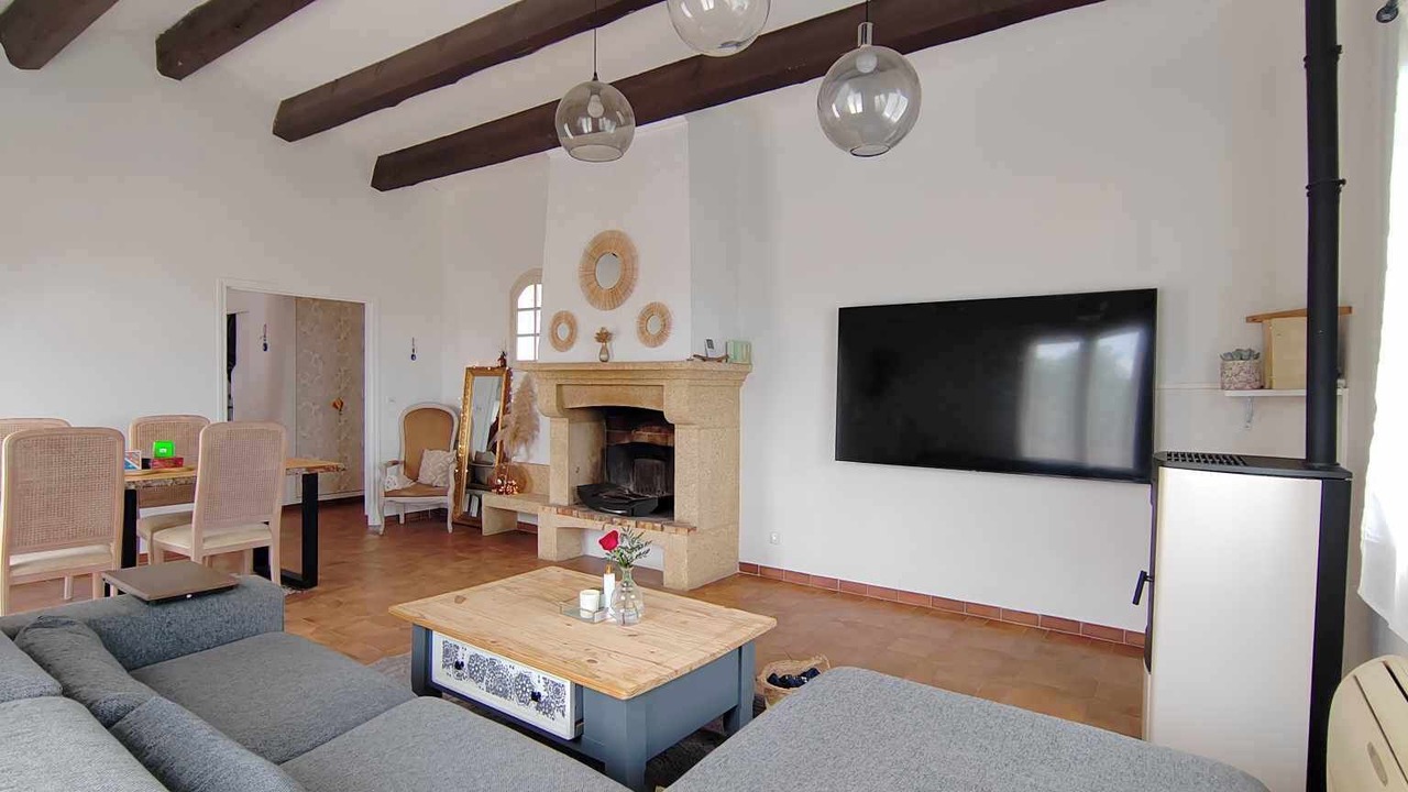 Photo of Livingroom in Saint-Julien-de-Peyrolas