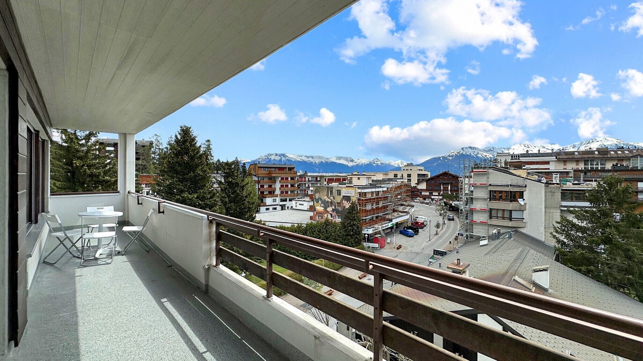 Photo of Outdoor in Lens
