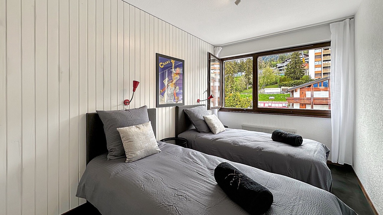 Photo of Bedroom in Lens