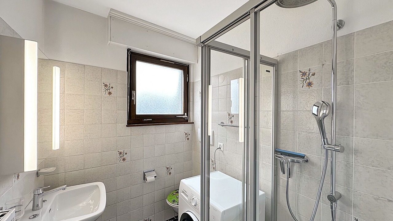 Photo of Bathroom in Lens