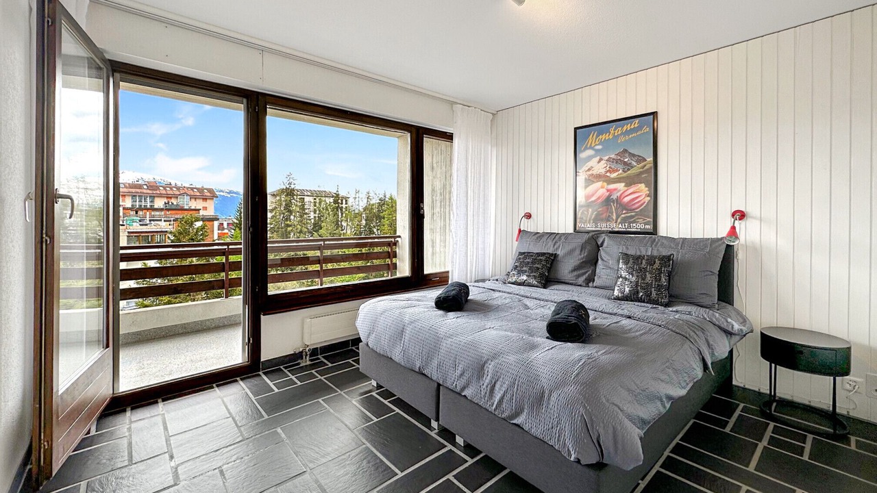 Photo of Bedroom in Lens