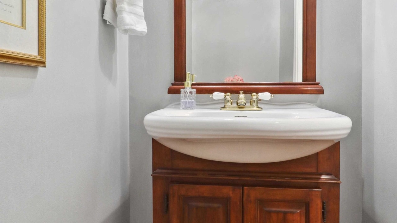 Photo of Bathroom in Dixon Park