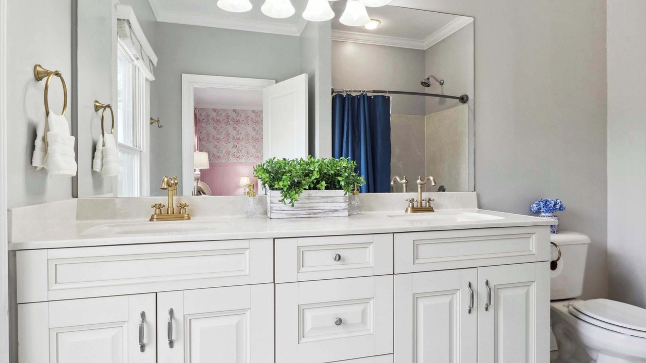 Photo of Bathroom in Dixon Park