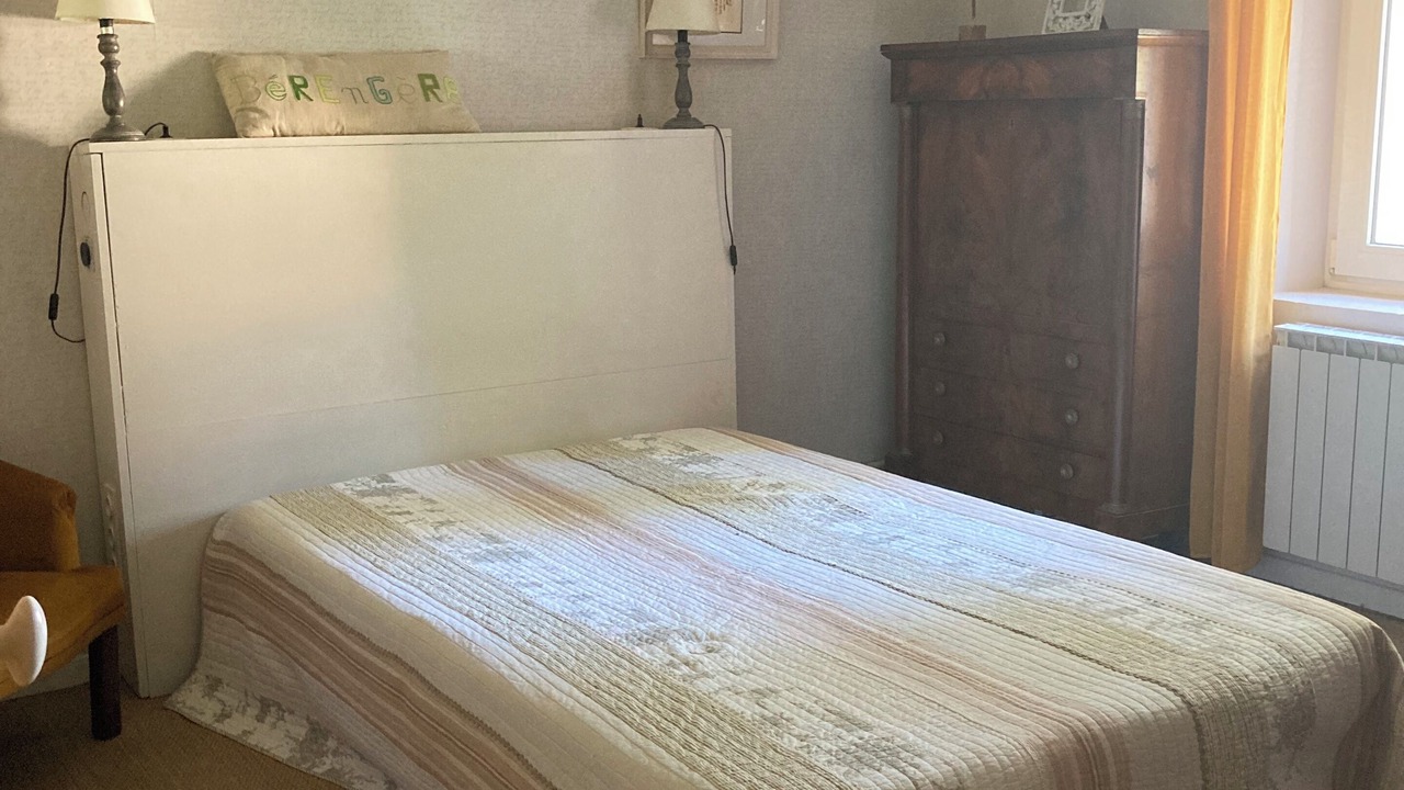 Photo of Bedroom in Orange