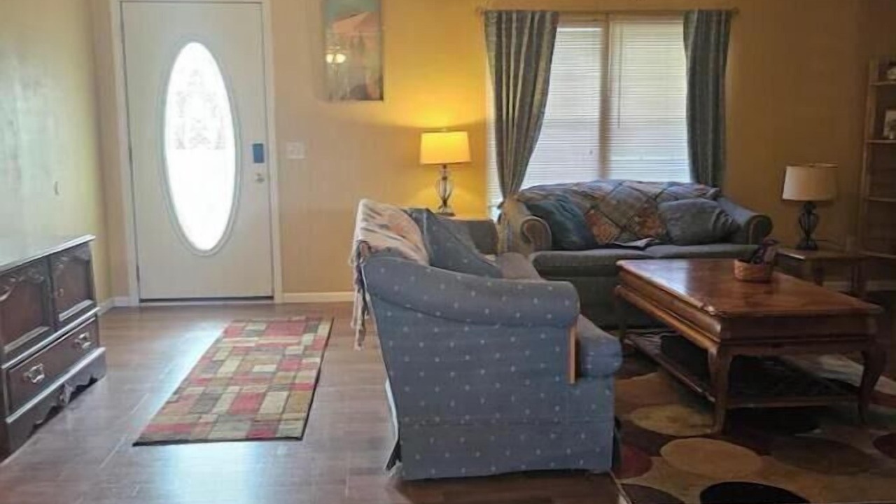 Photo of Livingroom in Doniphan