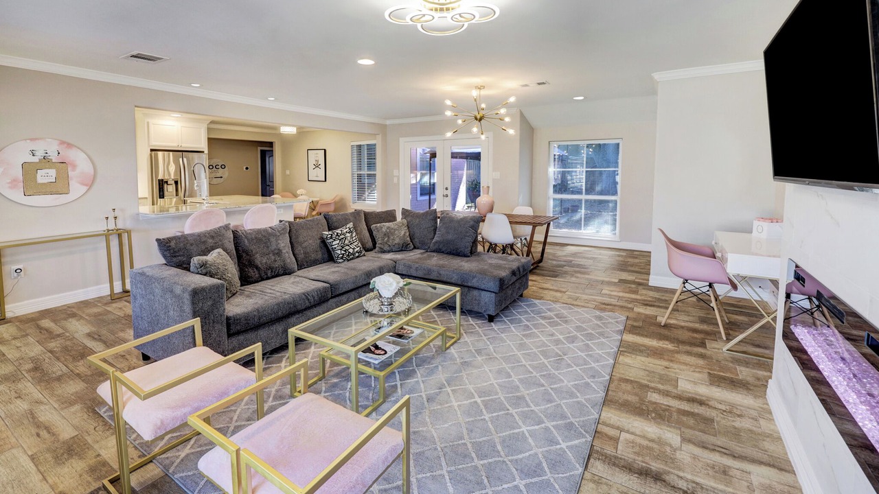Photo of Livingroom in Woodlake - Briar Meadow