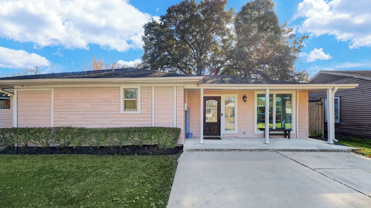 Photo of Outdoor in Woodlake - Briar Meadow